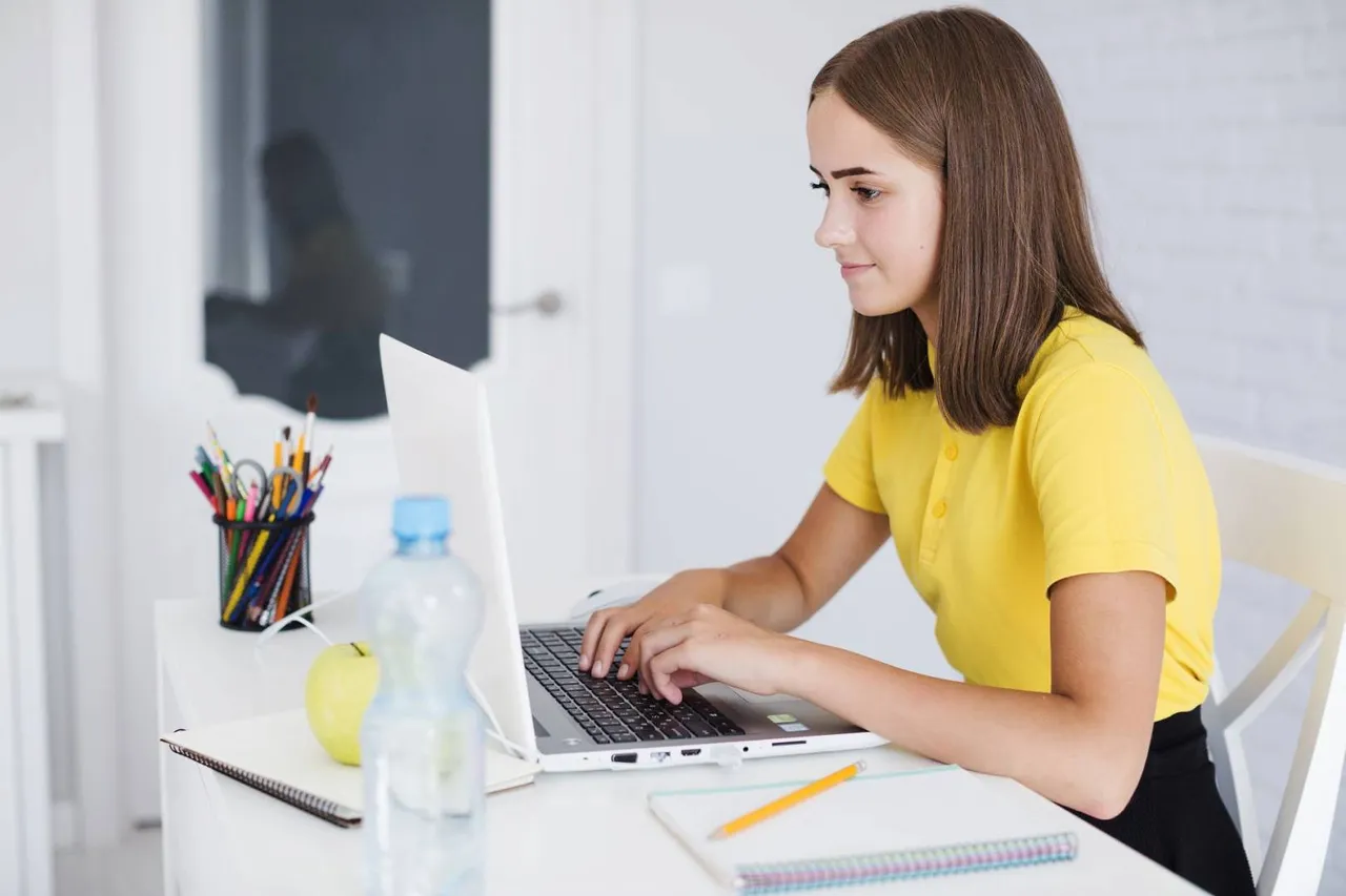 Od jakich kwestii powinien zależeć wybór komputera przenośnego dla profesjonalistów i studentów?