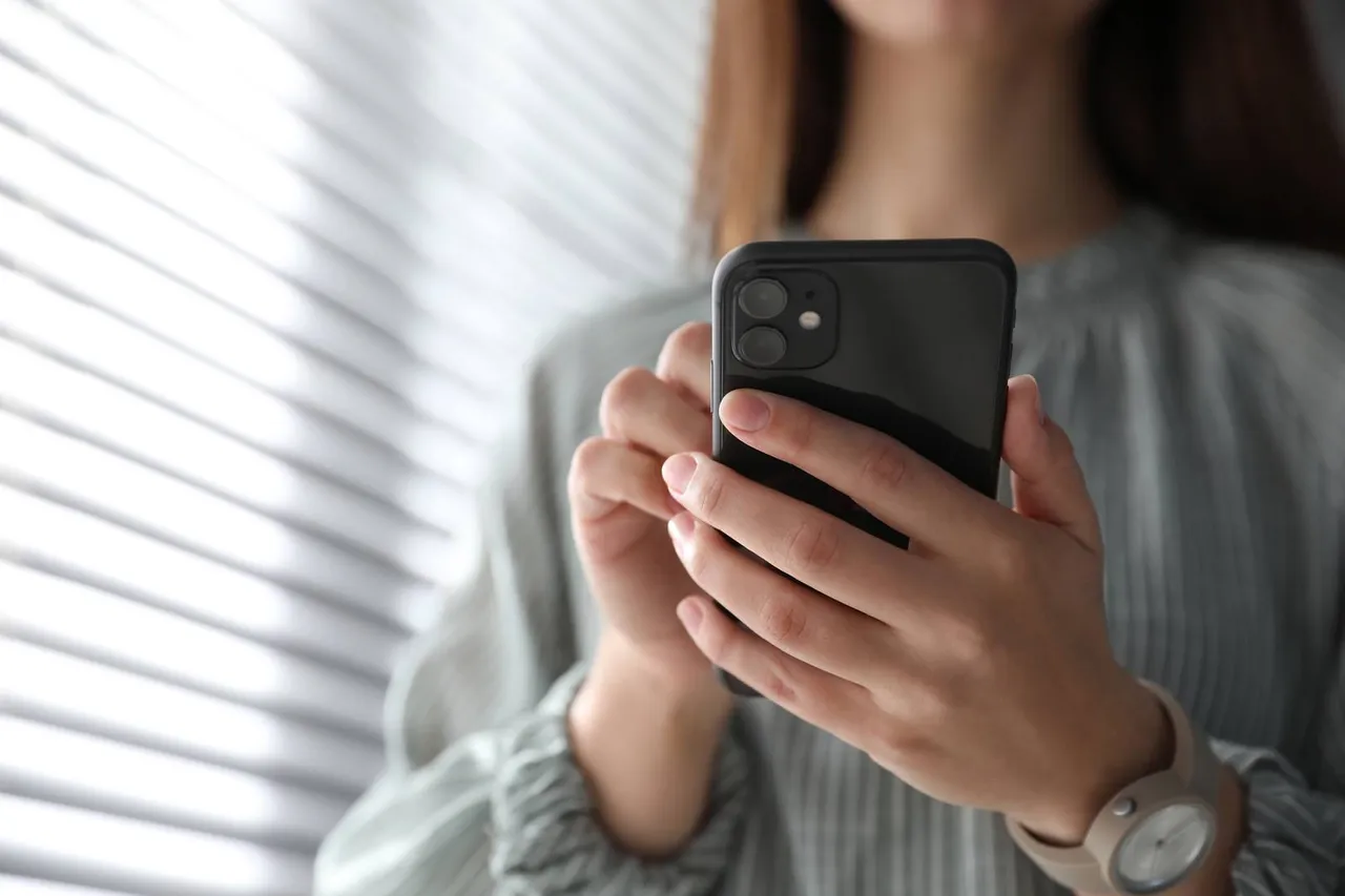 Jak zachować smukłość iPhone’a 17 Air, nie rezygnując z ochrony? Przegląd ultracienkich etui
